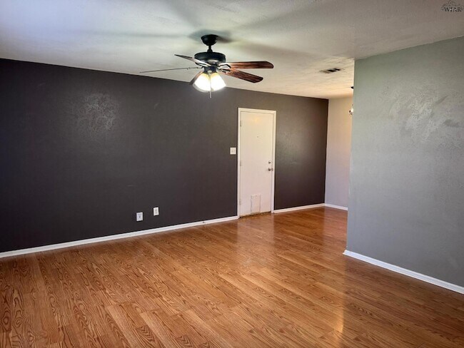 Foto del edificio - 801 Park Plaza Dr