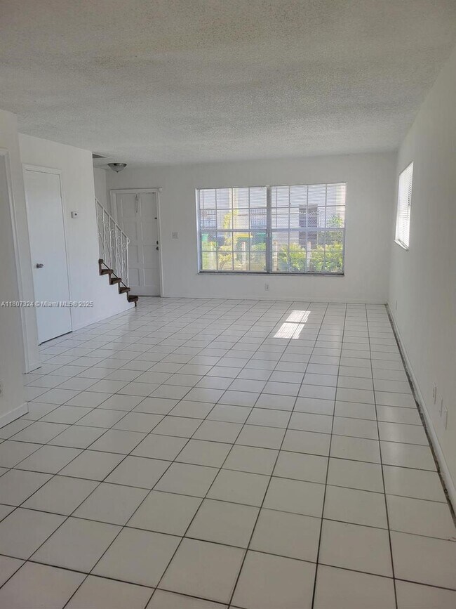 Building Photo - 2500 NW 52nd Ave