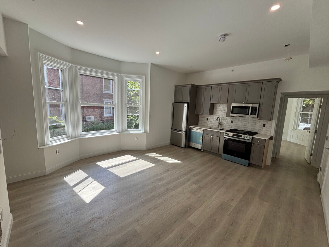 Kitchen - 261 Bradley St