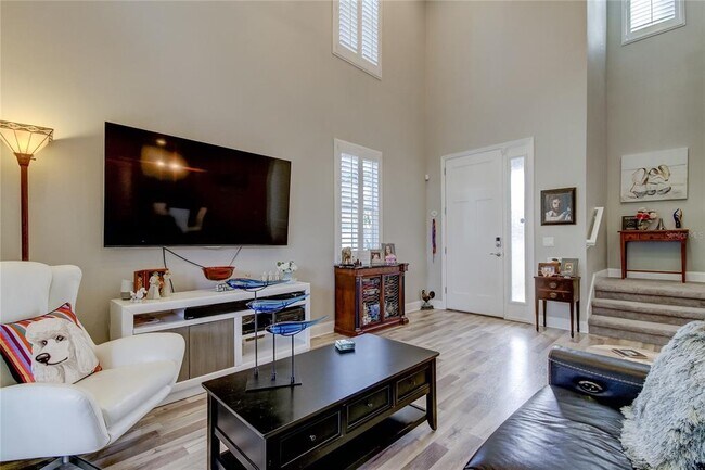 Building Photo - 426 Birdsong Ln