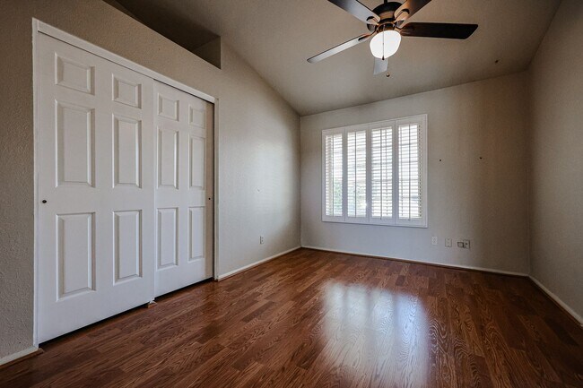 Building Photo - Welcome to this stunning 4 bedroom, 2 bath...