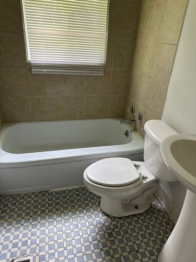 Foto del edificio - 405 Meadow Moss Rd