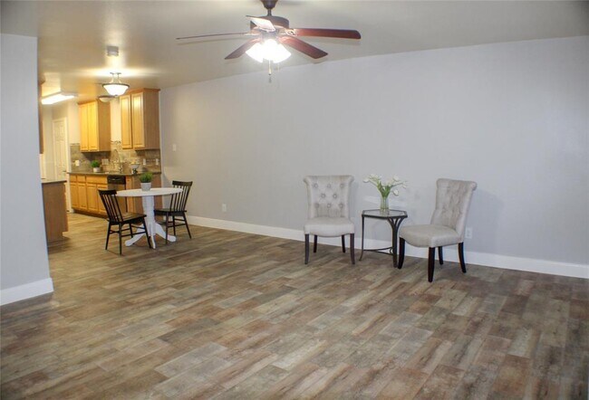 Building Photo - 11905 Algonquin Dr