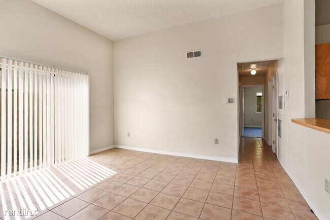 Foto del edificio - 2 br, 2 bath Townhome - 1736 Montbatten Drive