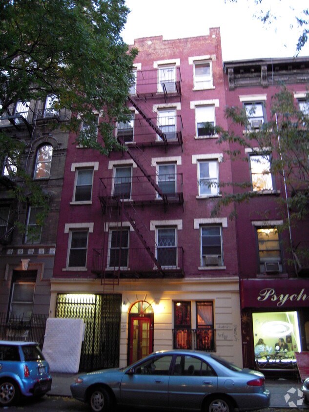 Building Photo - 433 E 9th St