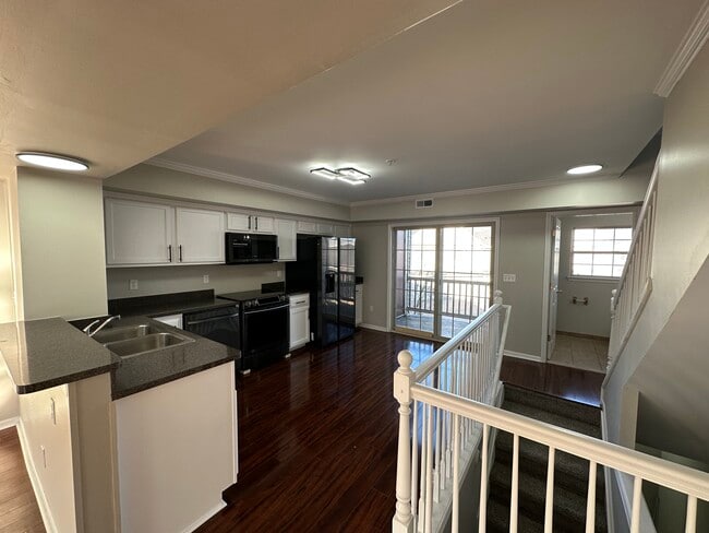 Renovated kitchen - 14071 Lakeside Blvd N