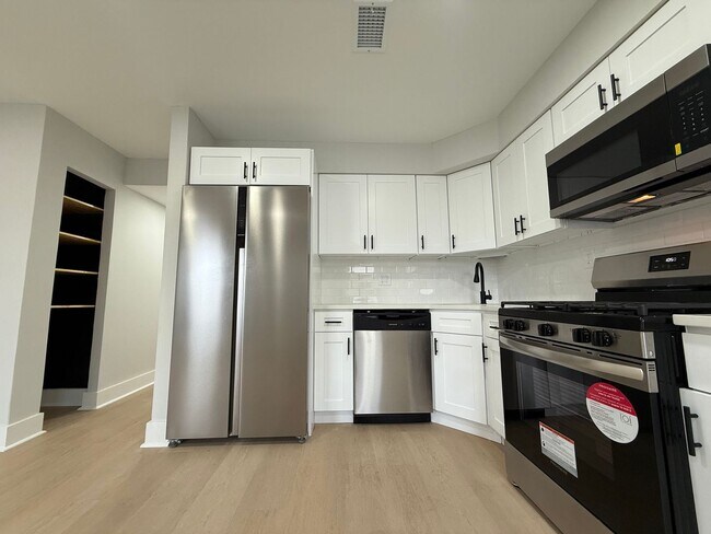 Building Photo - Recently Renovated 2-Bedroom Home with Spa...