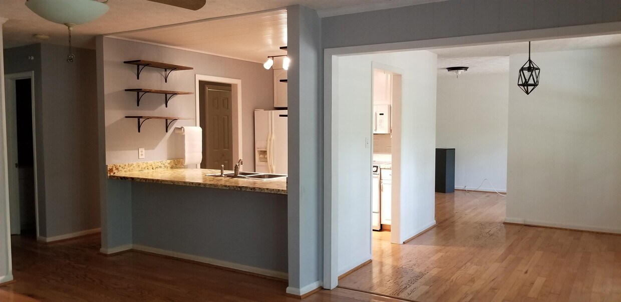 Building Photo - 2404 Debden Ct