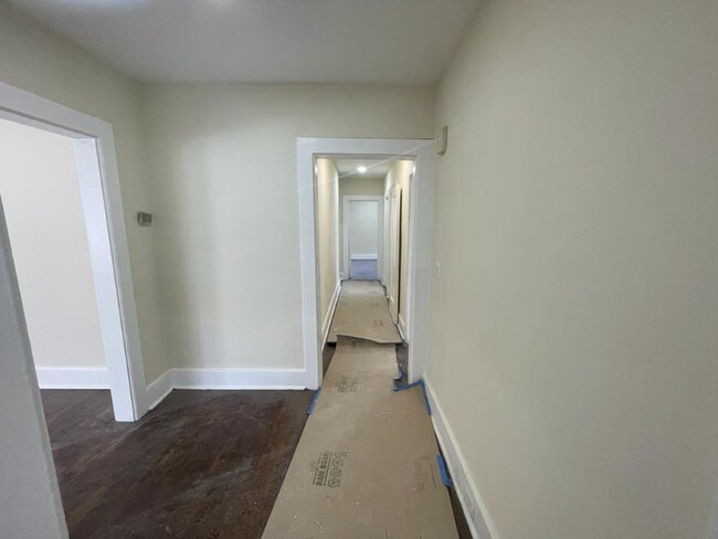 Building Photo - 327 N Maple Ave