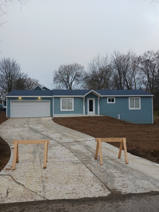 6112 Andersonville Rd, Waterford Township, MI 48329 House Rental in