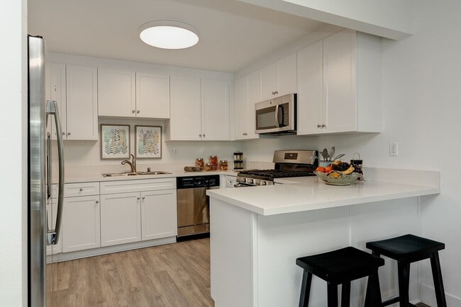 Foto del edificio - 439 W Stocker Luxury Living