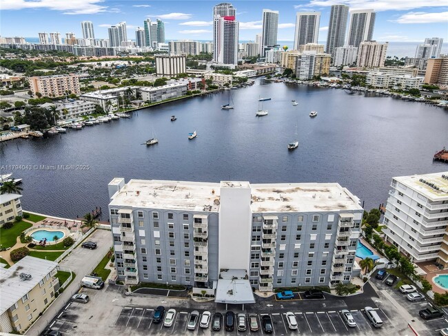 Foto del edificio - 430 Golden Isles Dr