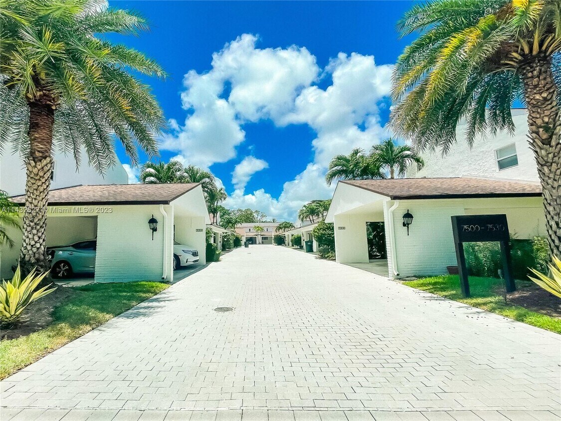 Foto principal - 7526 SW 58th Ave