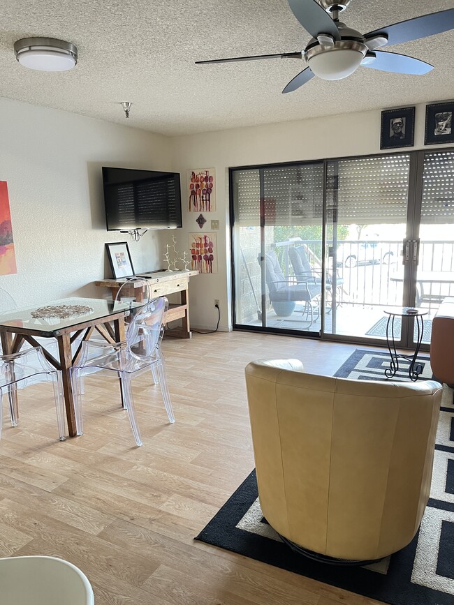 TV, dining table - 425 S Parkcrest