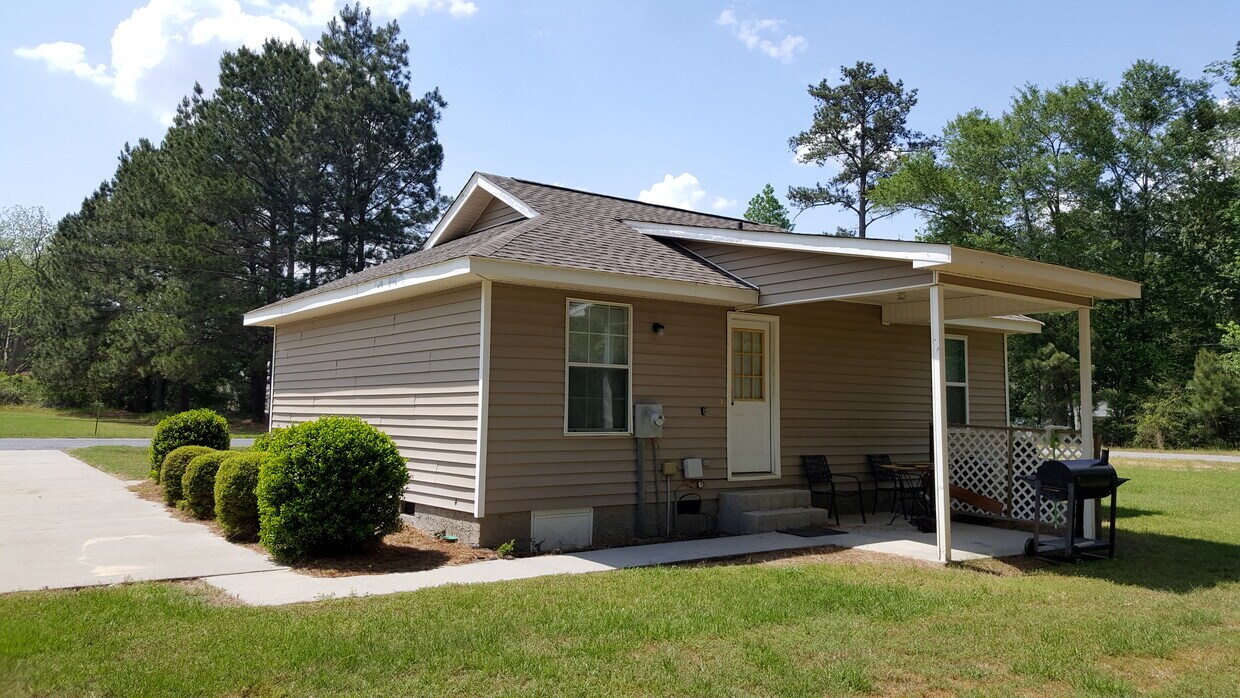 Building Photo - 604 Windcrest Dr