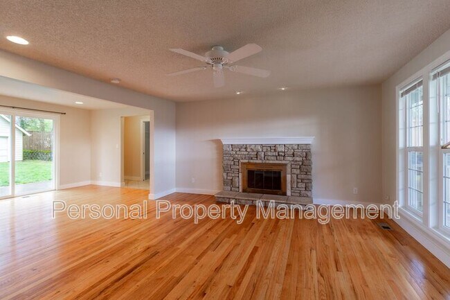 Building Photo - 4304 NE 38th St