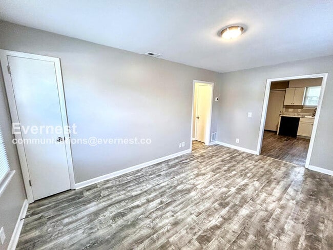 Building Photo - 1176 Sioux Terrace