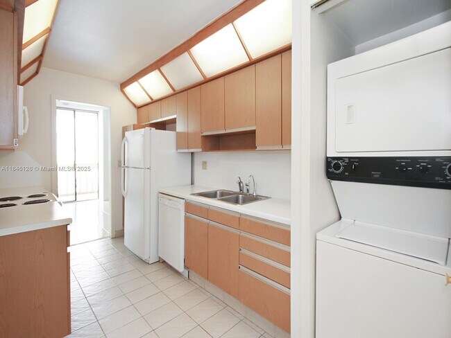 Building Photo - 19355 Turnberry Way