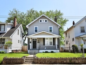 Building Photo - 825 Reinhard Ave