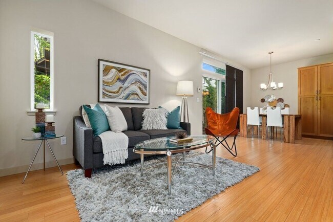 Foto del edificio - 1633b California Ave SW