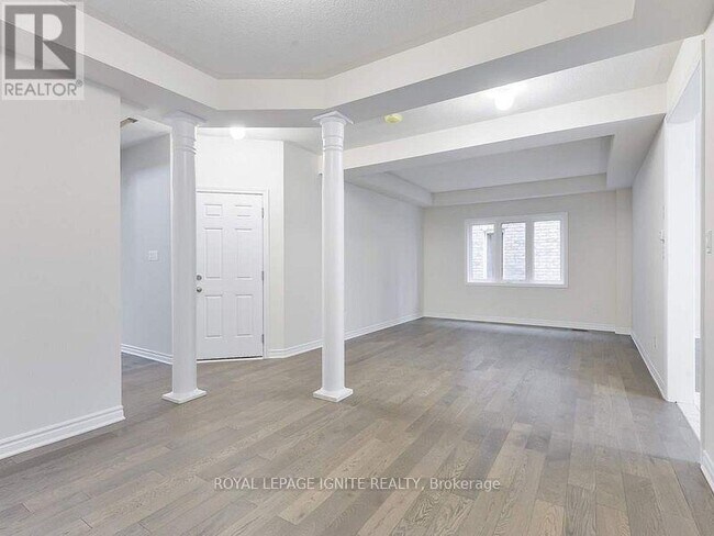 Building Photo - 21 Furniss St