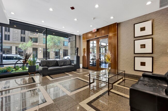 Foto del edificio - 30 E Huron St