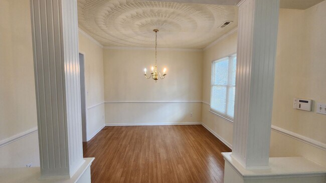 Building Photo - Sawyer Lakes