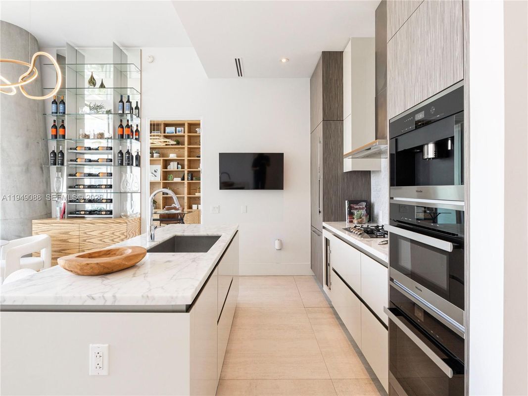 Foto del edificio - 2669 S Bayshore Dr