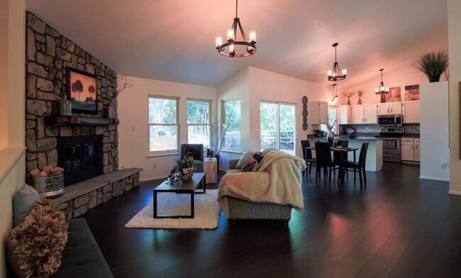 Building Photo - 2910 Rolling Wood Loop