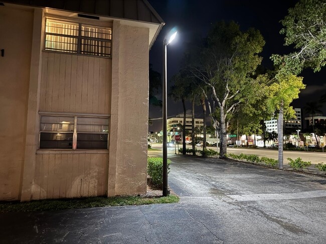 Building Photo - 10821 N Military Trl