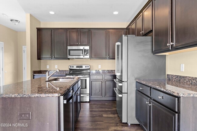 Building Photo - 224 Admiral Ct