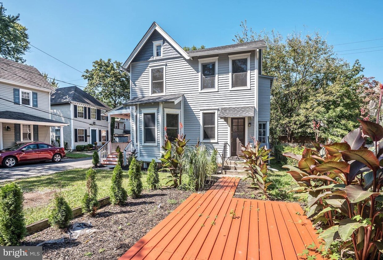 Primary Photo - 225 Frenchs Ave