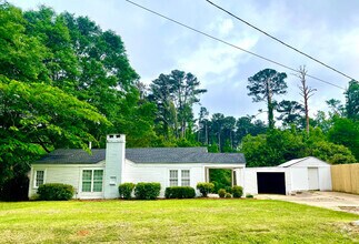 Building Photo - 641 Azalea Dr