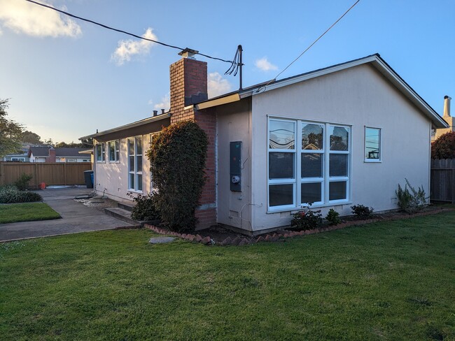 Building Photo - 2531 Eucalyptus Way