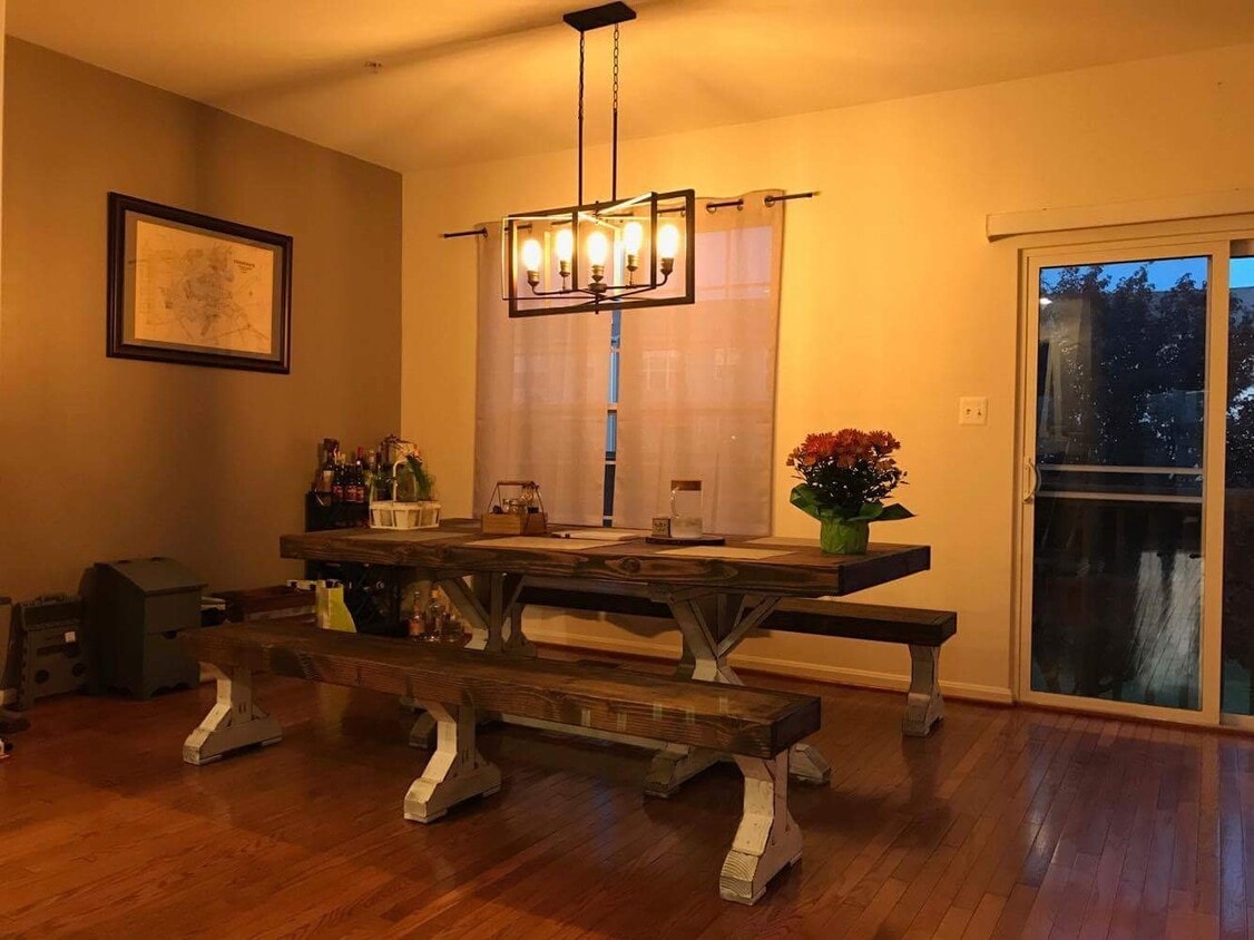 Foto principal - 2550 Emerson Dr