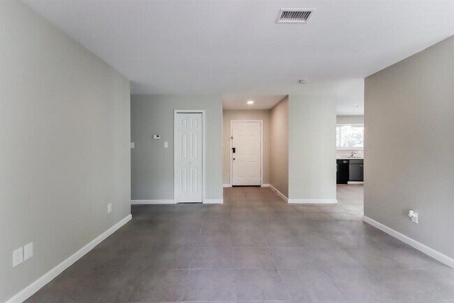 Foto del edificio - 24518 Pine Canyon Dr