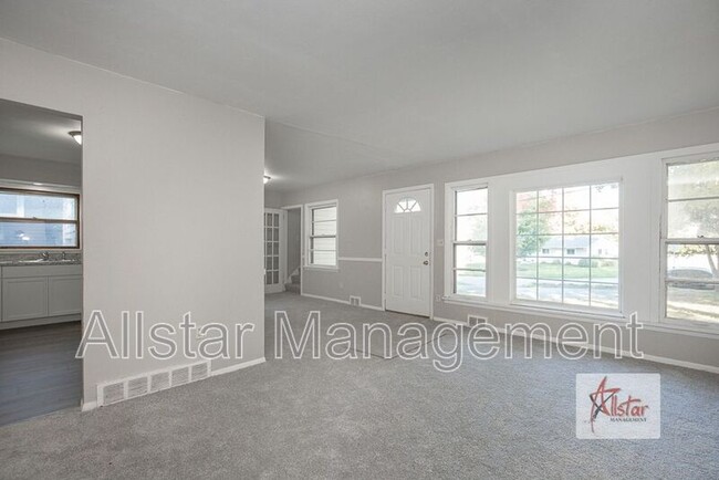 Foto del edificio - 8958 Woodridge Ln