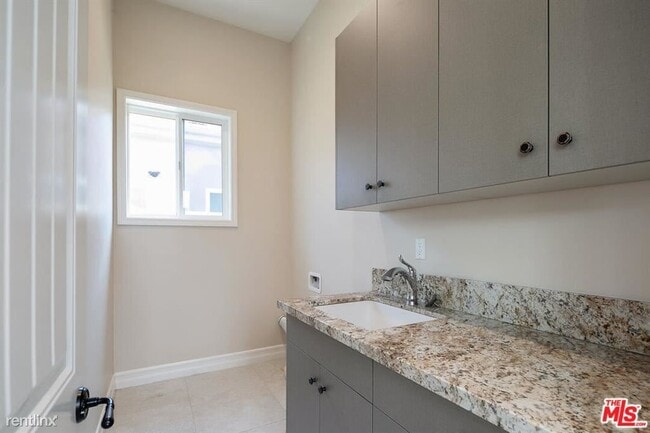 Building Photo - 3 br, 3 bath House - 3143 E Sierra Madre Blvd