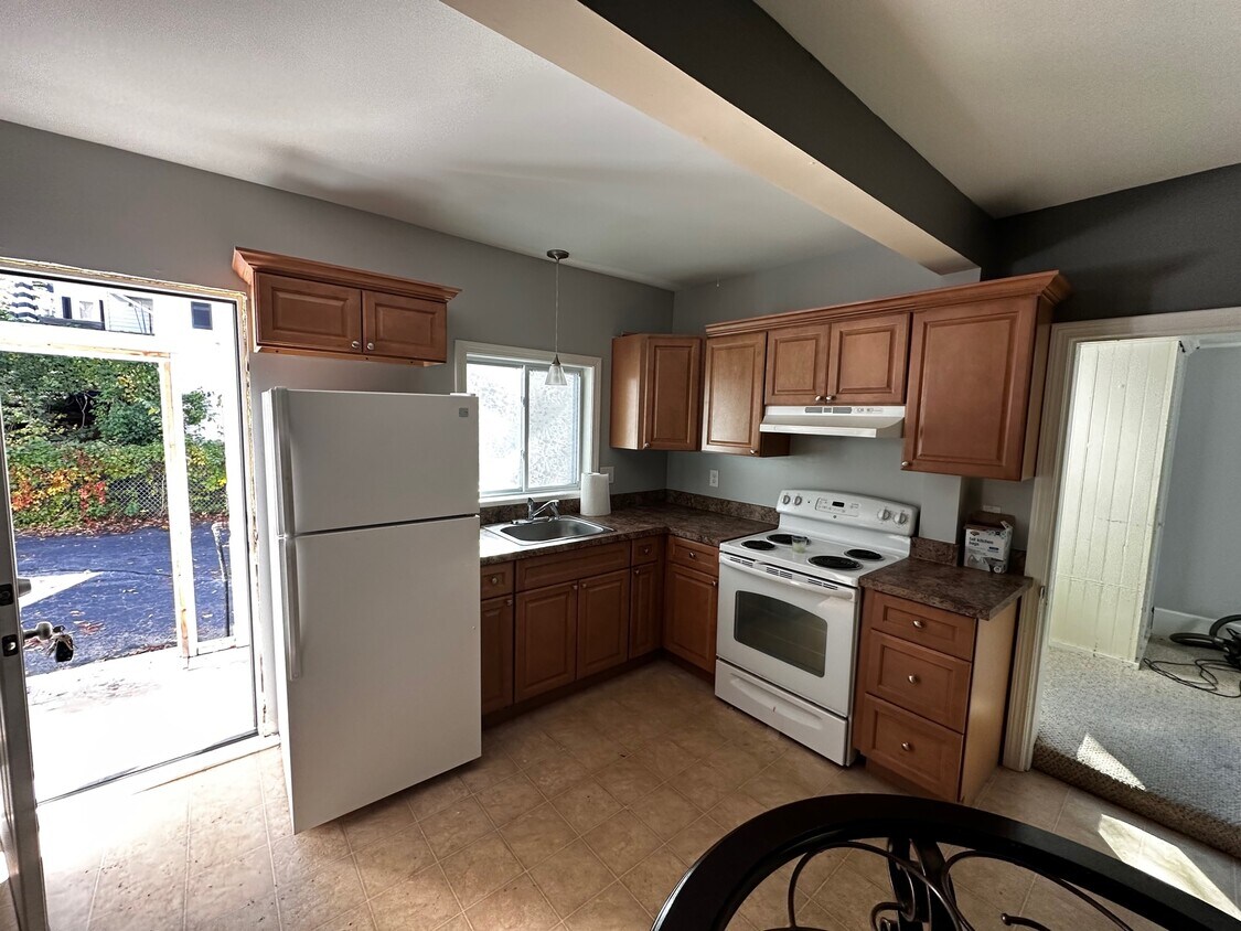 Kitchen - 353 Laurel St