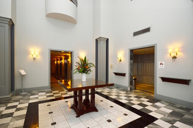 Foto del edificio - 70 W Huron St