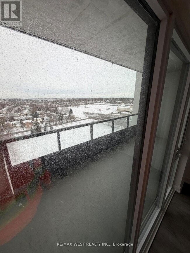 Building Photo - 705 Davis Dr