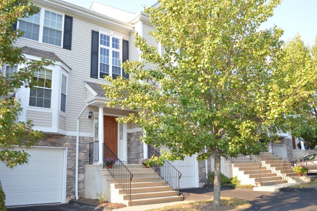 1002 Briar Woods Ln, Danbury, CT 06810 Townhome Rentals in Danbury CT