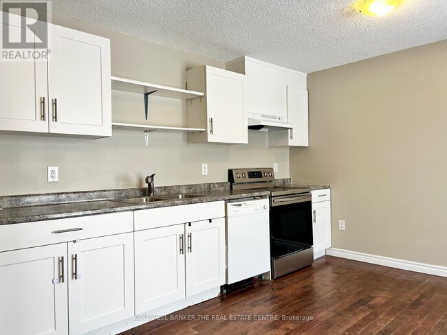 Building Photo - 11 Chaucer Crescent