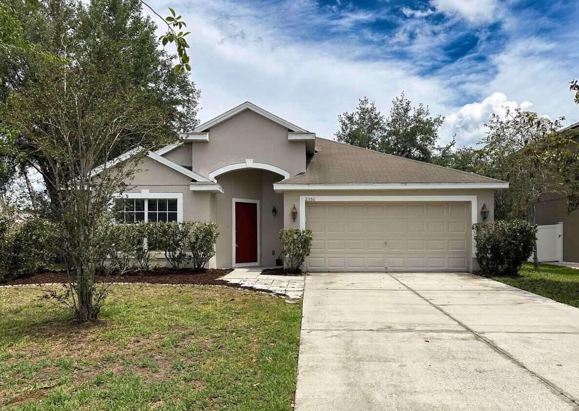 Foto principal - 4/2 with fenced in side lot in Cypress Lakes