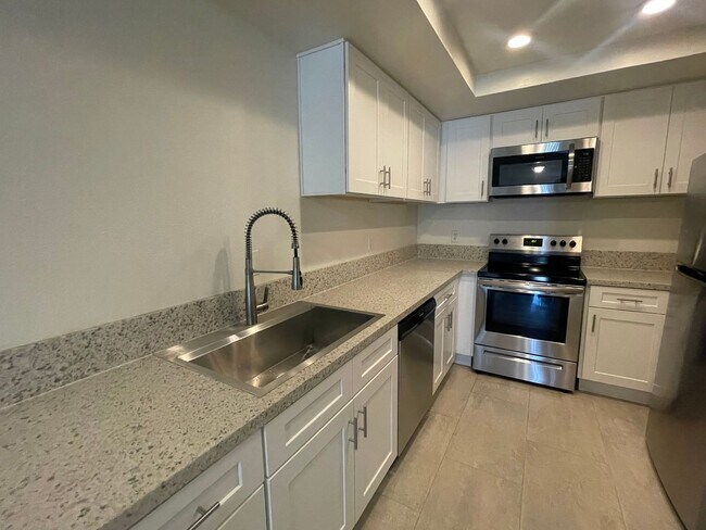 Building Photo - Completely Remodeled 3 Bedroom in San Diego!! Water/Trash Included