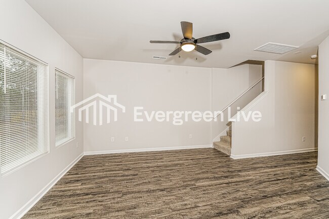 Foto del edificio - 150 Woodland Wy