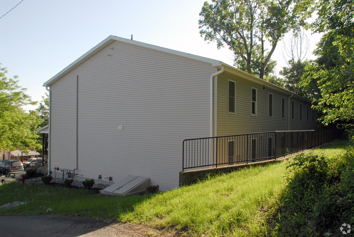 Building Photo - 1136 E 4th St