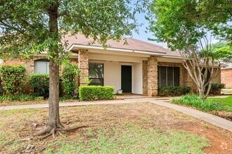 Building Photo - 2911 Post Oak Dr