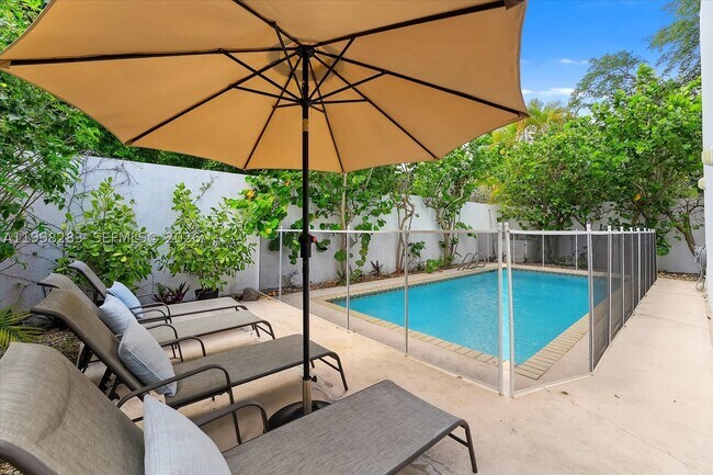 Foto del edificio - 2721 SW 22nd St