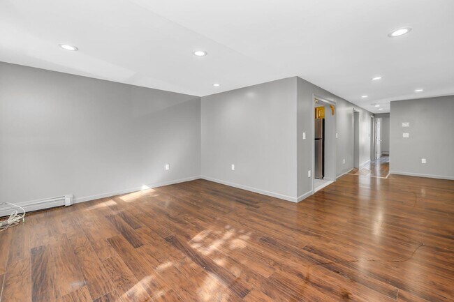 Foto del edificio - 136 Orient Ave